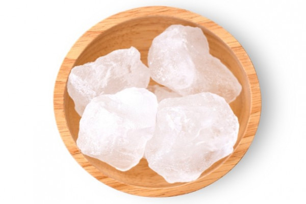 Camphor monobromide